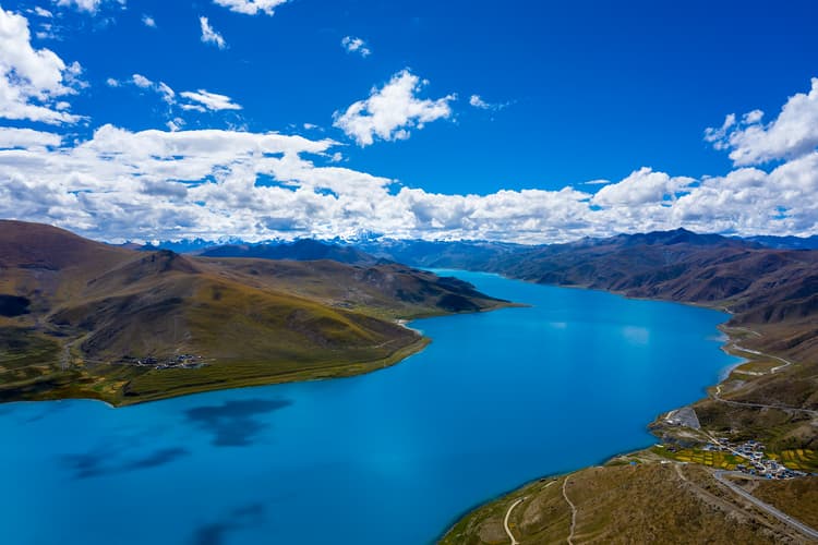 Yamdrok Lake