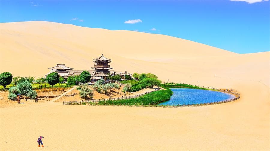 echoing-sand-mountain-crescent-lake