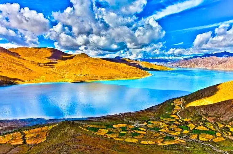 yamdroktso-lake