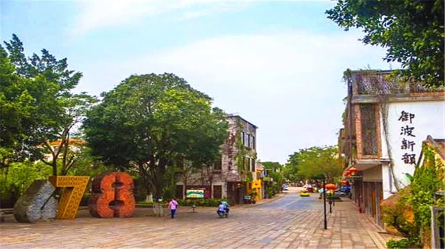 678-characteristic-cultural-street