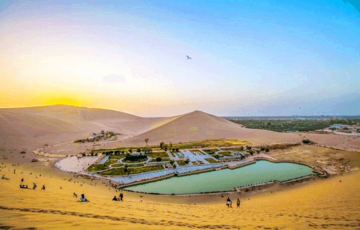 echoing-sand-mountain-crescent-lake