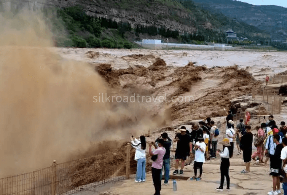 hukou-waterfall-shaanxi-side-1
