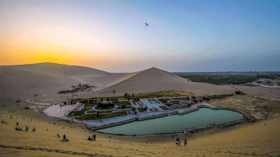 echoing-sand-mountain-crescent-lake