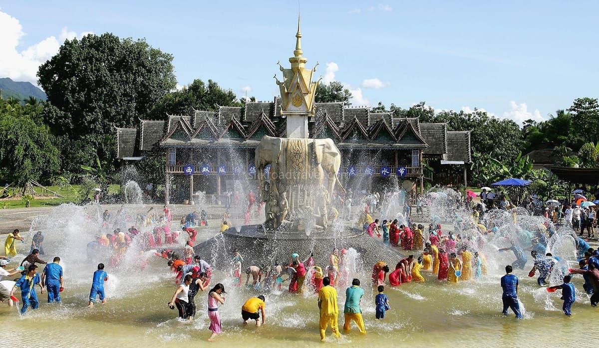 Water Splashing Festival.jpg Water Splashing Festival.jpg
