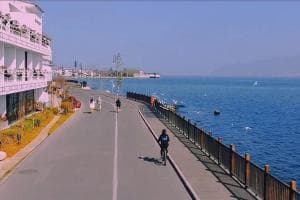 Cycling around Erhai Lake Cycling around Erhai Lake