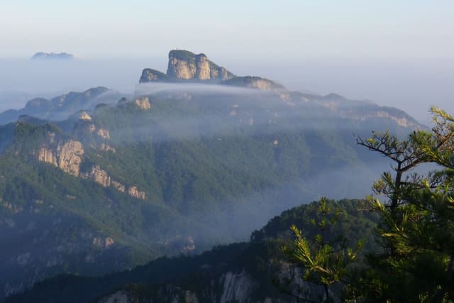 Baiyunshan.jpg Baiyunshan.jpg