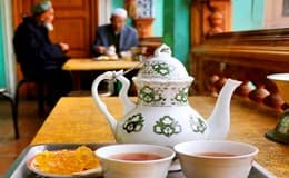 enjoyment-at-tea-house enjoyment-at-tea-house