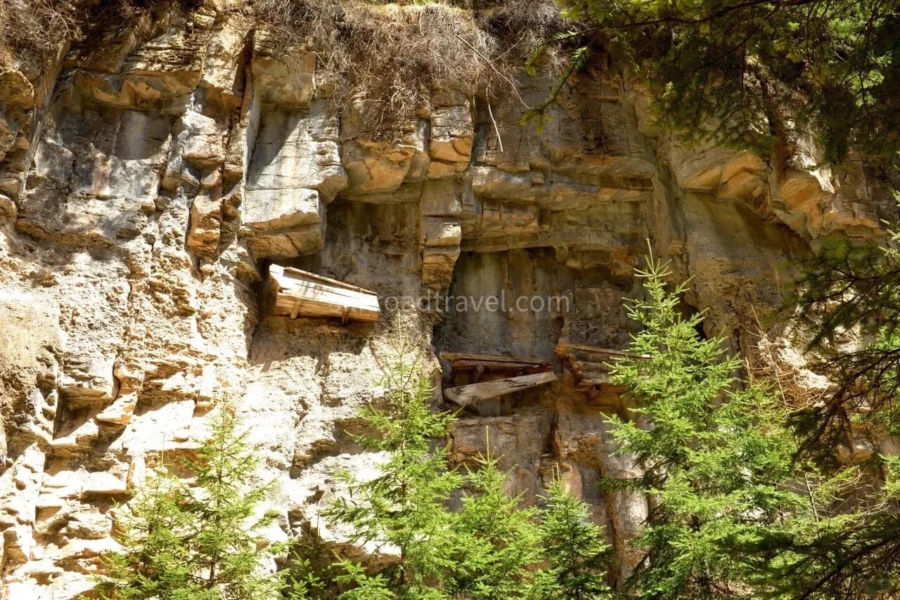 shimen-hanging-coffins shimen-hanging-coffins