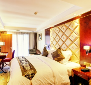 Yangtze-Gold-Executive-Suite.jpg
