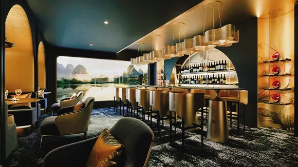 Yangtze-Explorer-Petrus-Restaurant.jpg