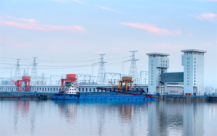 Gezhou Dam 3.jpg