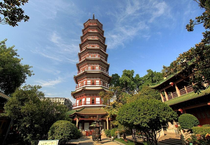 Six Banyan Temple.jpg